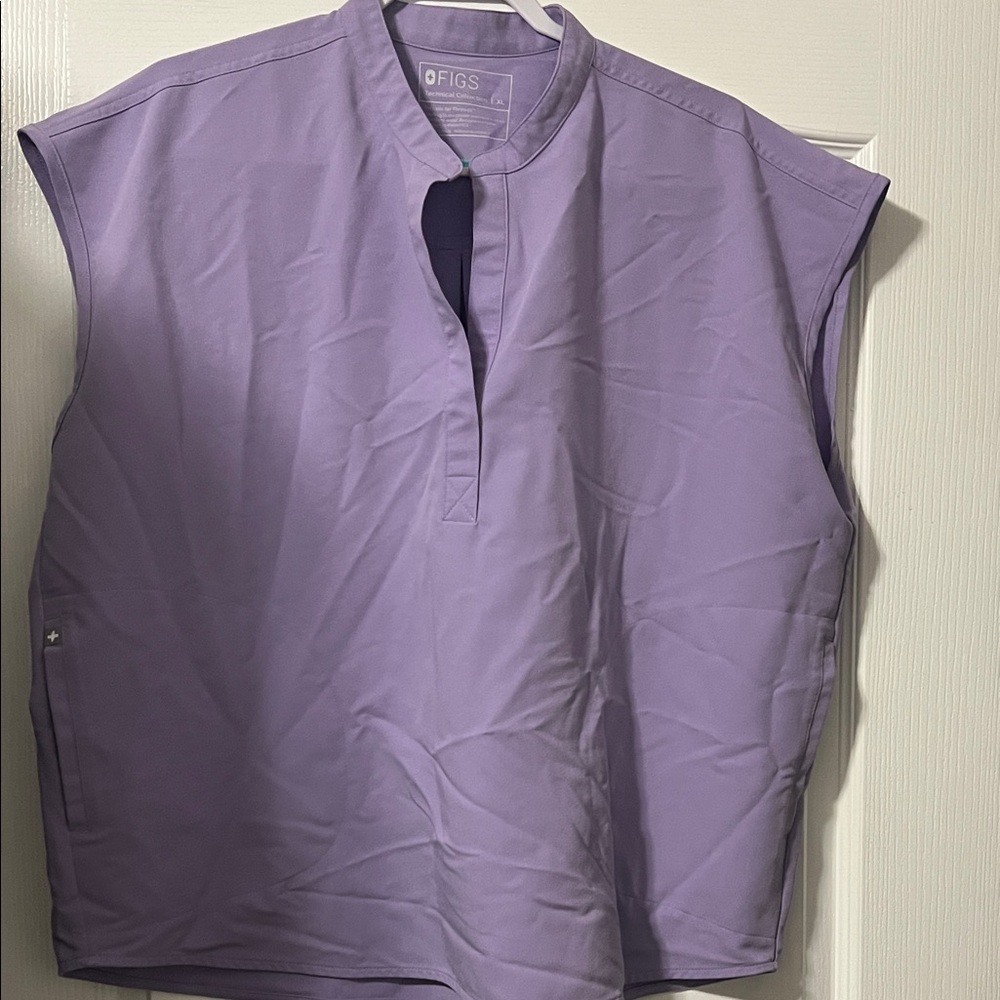 Figs scrub top
